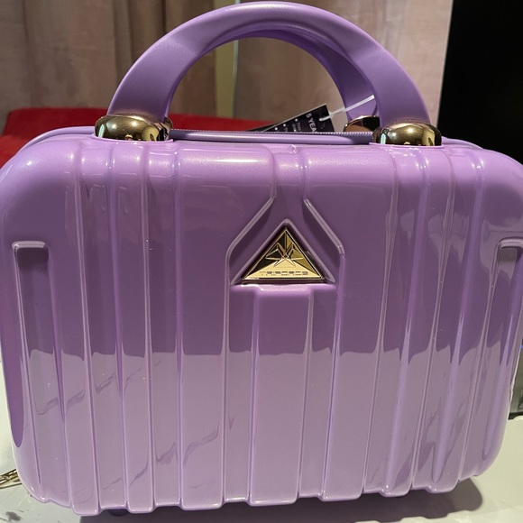 triforce vanity case